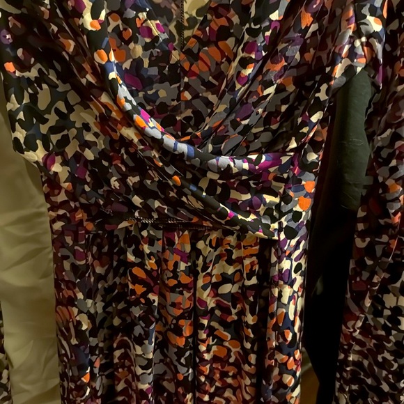 Beautiful flowy Daisy Fuentes Multi-color dress. Medium - Picture 5 of 5